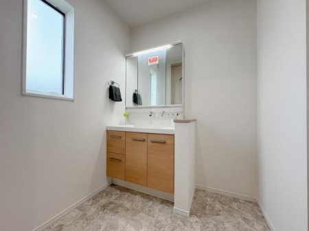 _ސ쌧ls΋抛6ڂ̐VzˌĂ̐ʑEʏ