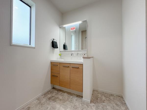 _ސ쌧ls΋抛6ڂ̐VzˌĂ̐ʑEʏ