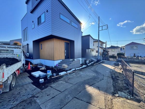 �_�ސ쌧���Ԏs�I������4���ڂ̐V�z��ˌ��Ă̑O�ʓ��H�܂ތ��n�ʐ^