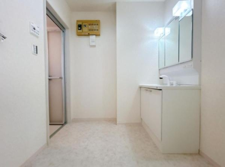 _ސ쌧͌s散Ӗ{5ڂ̒ÈˌĂ̐ʑEʏ