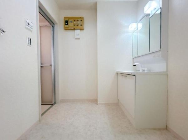 _ސ쌧͌s散Ӗ{5ڂ̒ÈˌĂ̐ʑEʏ