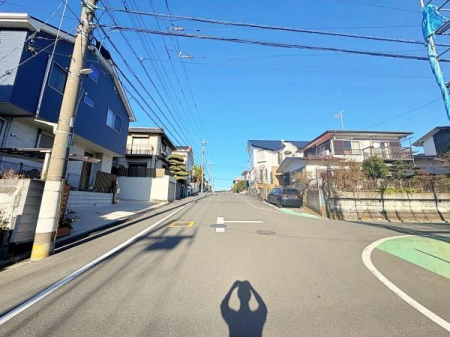 �_�ސ쌧�C�V���s��������5���ڂ̐V�z��ˌ��Ă̑O�ʓ��H�܂ތ��n�ʐ^