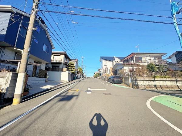 �_�ސ쌧�C�V���s��������5���ڂ̐V�z��ˌ��Ă̑O�ʓ��H�܂ތ��n�ʐ^