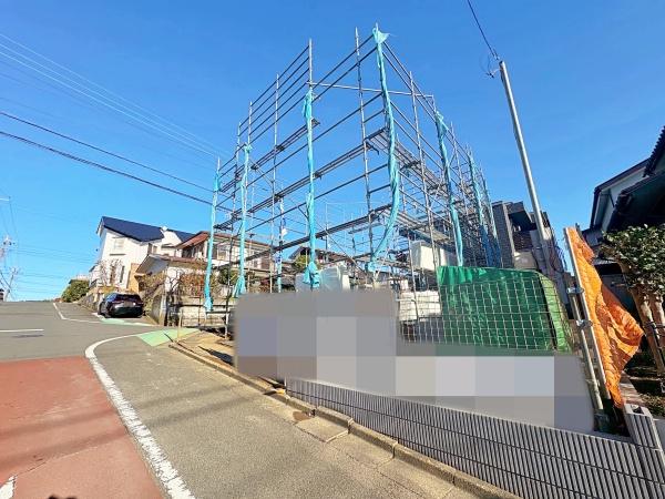 �_�ސ쌧�C�V���s��������5���ڂ̐V�z��ˌ��Ă̑O�ʓ��H�܂ތ��n�ʐ^