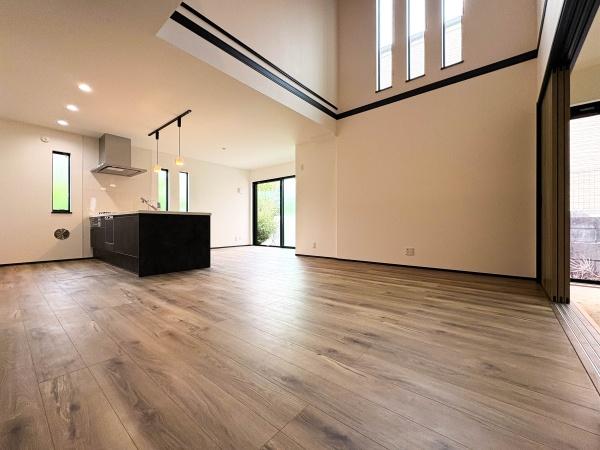 �_�ސ쌧���l�s�ߌ���k����7���ڂ̐V�z��ˌ��Ẵ��r���O