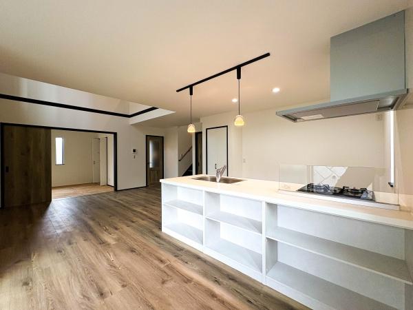 �_�ސ쌧���l�s�ߌ���k����7���ڂ̐V�z��ˌ��Ẵ��r���O