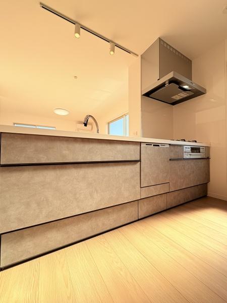 �_�ސ쌧���l�s������{���̐V�z��ˌ��ẴL�b�`��