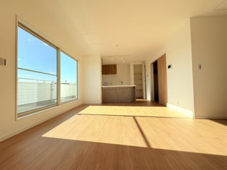 �_�ސ쌧���l�s������{���̐V�z��ˌ��Ẵ��r���O