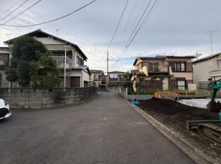 �_�ސ쌧���͌��s���L��X2���ڂ̐V�z��ˌ��Ă̑O�ʓ��H�܂ތ��n�ʐ^