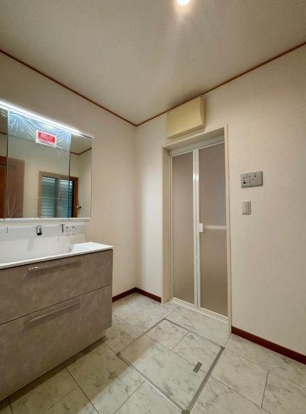 _ސ쌧ls΋攒R4ڂ̒ÈˌĂ̐ʑEʏ