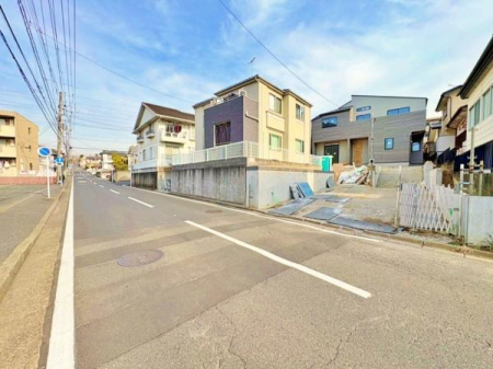 �_�ސ쌧���l�s�˒ˋ於�����̐V�z��ˌ��Ă̑O�ʓ��H�܂ތ��n�ʐ^