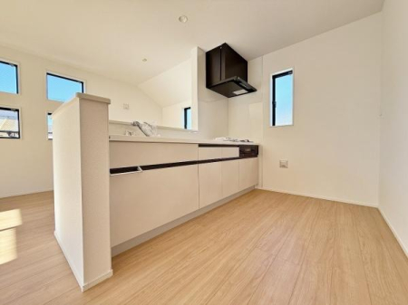 �_�ސ쌧���{��s����6���ڂ̐V�z��ˌ��ẴL�b�`��