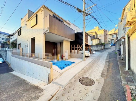 _ސ쌧lsOt̐VzˌĂ̑OʓH܂ތnʐ^