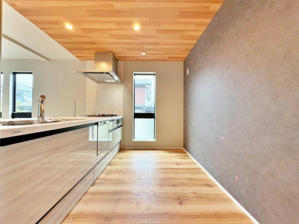 �_�ސ쌧���l�s�����x����1���ڂ̐V�z��ˌ��Ă̗���