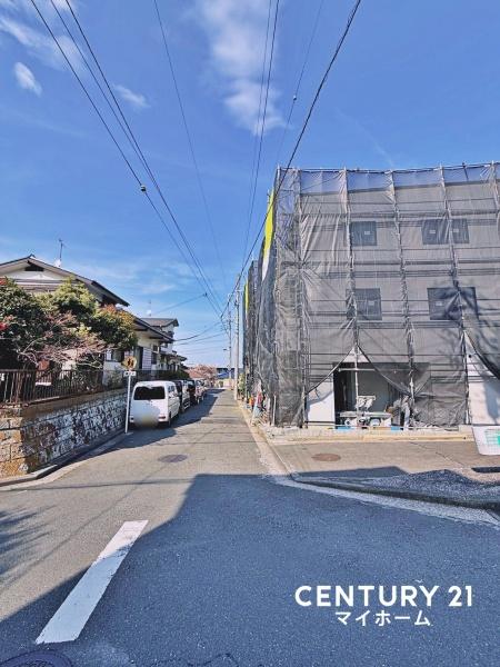 �_�ސ쌧���l�s�����x����1���ڂ̐V�z��ˌ��Ă̑O�ʓ��H�܂ތ��n�ʐ^