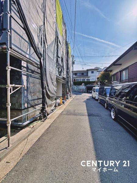 �_�ސ쌧���l�s�����x����1���ڂ̐V�z��ˌ��Ă̑O�ʓ��H�܂ތ��n�ʐ^