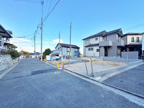 �_�ސ쌧���l�s�����x����1���ڂ̐V�z��ˌ��Ă̑O�ʓ��H�܂ތ��n�ʐ^