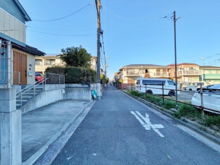 �_�ސ쌧���l�s���剪1���ڂ̒��È�ˌ��Ă̑O�ʓ��H�܂ތ��n�ʐ^