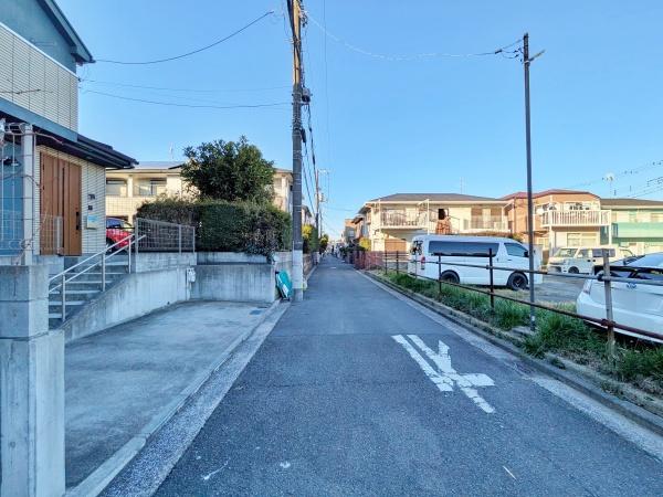 �_�ސ쌧���l�s���剪1���ڂ̒��È�ˌ��Ă̑O�ʓ��H�܂ތ��n�ʐ^