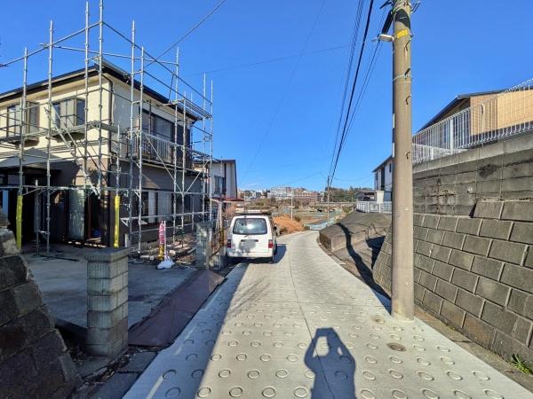 �_�ސ쌧���l�s�΋悢�Ԃ���̒��È�ˌ��Ă̑O�ʓ��H�܂ތ��n�ʐ^