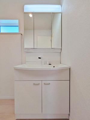 _ސ쌧lsJ拴3ڂ̐VzˌĂ̐ʑEʏ