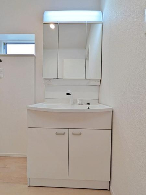 _ސ쌧lsJ拴3ڂ̐VzˌĂ̐ʑEʏ