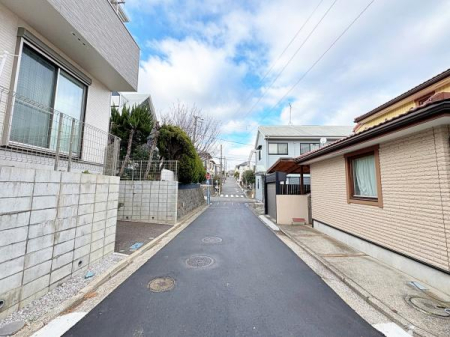 �_�ސ쌧���l�s�ۓy�P�J��@��3���ڂ̐V�z��ˌ��Ă̑O�ʓ��H�܂ތ��n�ʐ^