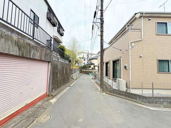 �_�ސ쌧���l�s��q��X���u2���ڂ̐V�z��ˌ��Ă̑O�ʓ��H�܂ތ��n�ʐ^