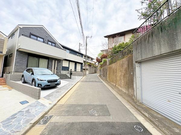 �_�ސ쌧���l�s��q��X���u2���ڂ̐V�z��ˌ��Ă̑O�ʓ��H�܂ތ��n�ʐ^