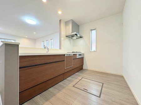 �_�ސ쌧���l�s��q��X���u2���ڂ̐V�z��ˌ��ẴL�b�`��