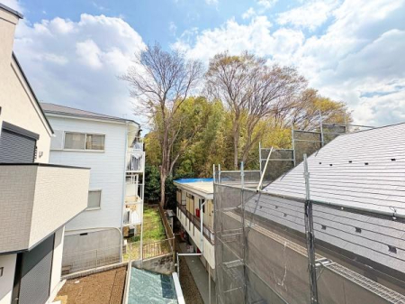 �_�ސ쌧���l�s�`�k��V�g�c��1���ڂ̐V�z��ˌ��Ă̏Z�˂���̒��]�ʐ^