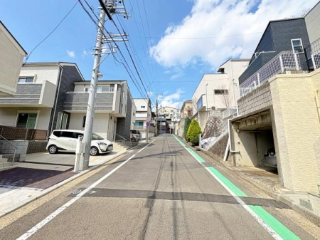 �_�ސ쌧���l�s�`�k��V�g�c��1���ڂ̐V�z��ˌ��Ă̑O�ʓ��H�܂ތ��n�ʐ^