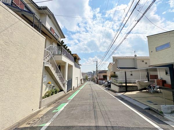 �_�ސ쌧���l�s�`�k��V�g�c��1���ڂ̐V�z��ˌ��Ă̑O�ʓ��H�܂ތ��n�ʐ^