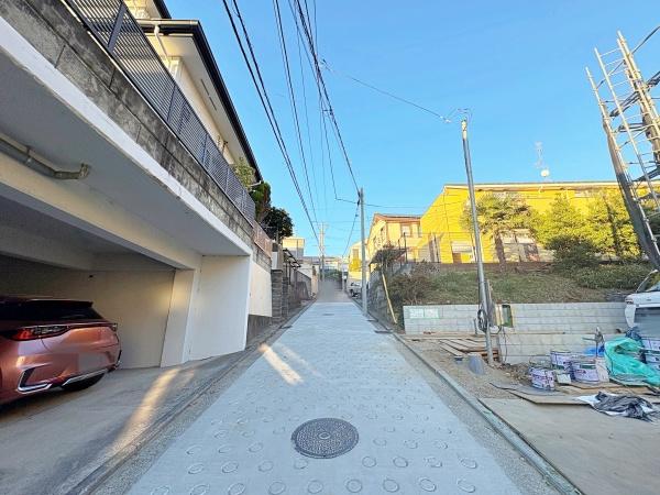 �_�ސ쌧���l�s�`�k��V�g�c��1���ڂ̐V�z��ˌ��Ă̑O�ʓ��H�܂ތ��n�ʐ^