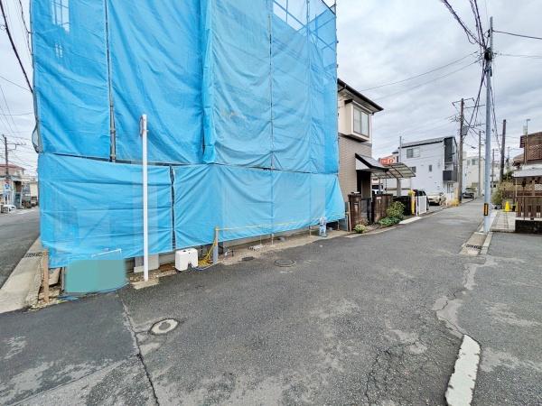 �_�ސ쌧���l�s�ߌ��扺���g4���ڂ̐V�z��ˌ��Ă̑O�ʓ��H�܂ތ��n�ʐ^