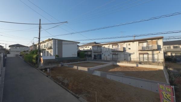 �����s���c�s�쐬��6���ڂ̐V�z��ˌ��Ă̑O�ʓ��H�܂ތ��n�ʐ^