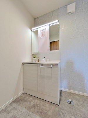 scs{c̐VzˌĂ̐ʑEʏ