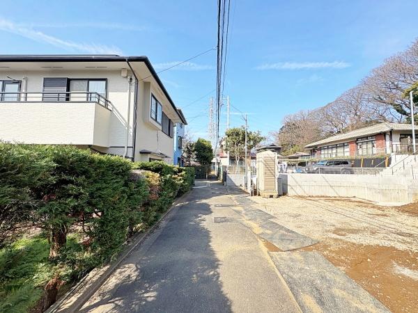 �_�ސ쌧���q�s��4���ڂ̐V�z��ˌ��Ă̑O�ʓ��H�܂ތ��n�ʐ^