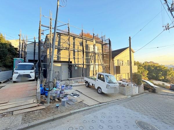 �_�ސ쌧���l�s�`�k��V�g�c��1���ڂ̐V�z��ˌ��Ă̑O�ʓ��H�܂ތ��n�ʐ^