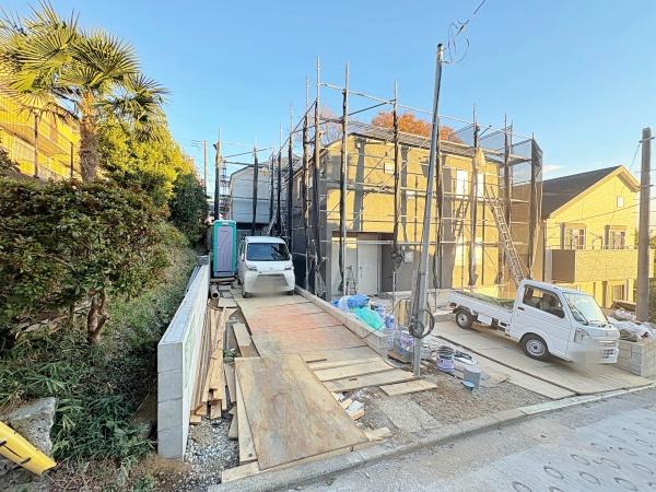 �_�ސ쌧���l�s�`�k��V�g�c��1���ڂ̐V�z��ˌ��Ă̑O�ʓ��H�܂ތ��n�ʐ^