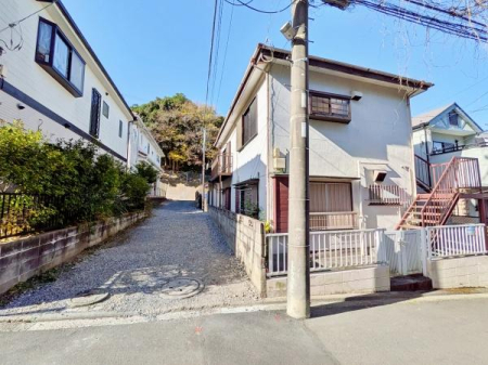 �_�ސ쌧���l�s�����ԑ�̐V�z��ˌ��Ă̑O�ʓ��H�܂ތ��n�ʐ^