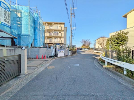 �_�ސ쌧���l�s�_�ސ��H�򒬂̐V�z��ˌ��Ă̑O�ʓ��H�܂ތ��n�ʐ^