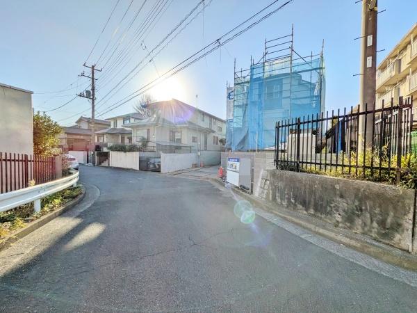 �_�ސ쌧���l�s�_�ސ��H�򒬂̐V�z��ˌ��Ă̑O�ʓ��H�܂ތ��n�ʐ^