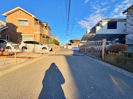 �_�ސ쌧���l�s���������̐V�z��ˌ��Ă̑O�ʓ��H�܂ތ��n�ʐ^