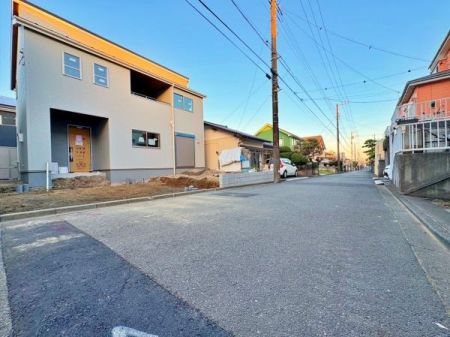 �_�ސ쌧���l�s����捂�M��2���ڂ̐V�z��ˌ��Ă̑O�ʓ��H�܂ތ��n�ʐ^