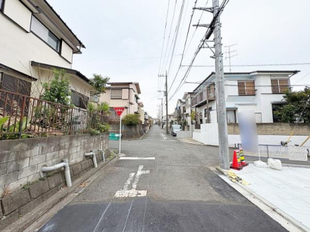 �_�ސ쌧���l�s����捂�M��2���ڂ̐V�z��ˌ��Ă̑O�ʓ��H�܂ތ��n�ʐ^