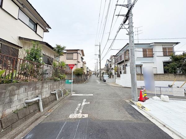 �_�ސ쌧���l�s����捂�M��2���ڂ̐V�z��ˌ��Ă̑O�ʓ��H�܂ތ��n�ʐ^