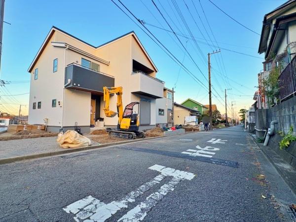 �_�ސ쌧���l�s����捂�M��2���ڂ̐V�z��ˌ��Ă̑O�ʓ��H�܂ތ��n�ʐ^