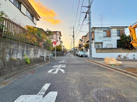 �_�ސ쌧���l�s����捂�M��2���ڂ̐V�z��ˌ��Ă̑O�ʓ��H�܂ތ��n�ʐ^