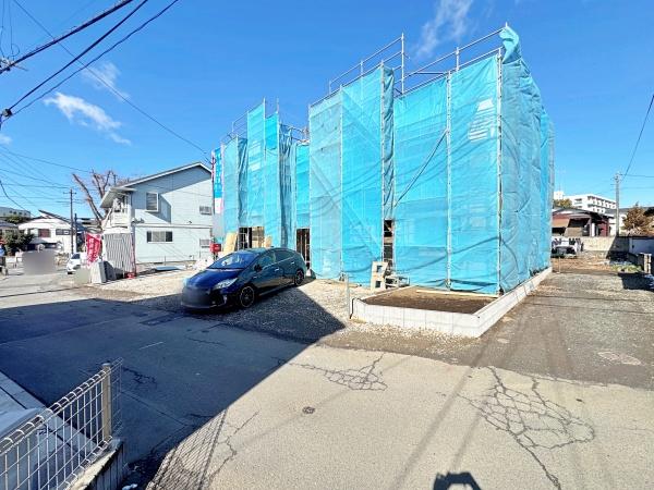 �_�ސ쌧����s�勘�̐V�z��ˌ��Ă̑O�ʓ��H�܂ތ��n�ʐ^